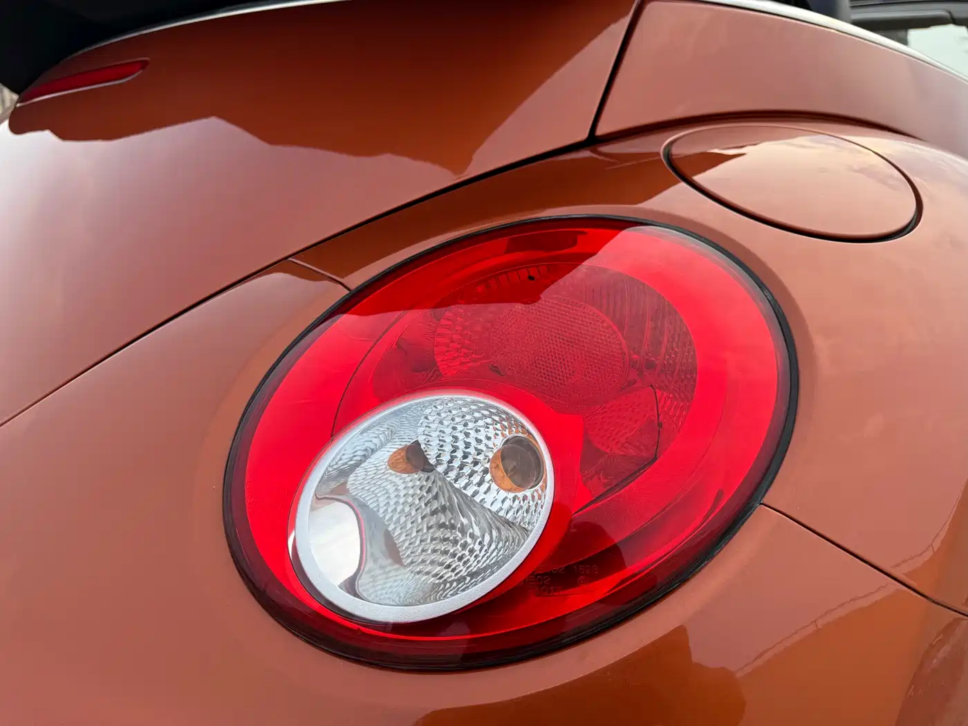 Volkswagen Beetle 2010 Model 2.0 BlackOrange Convertible Luxury Edition фото 16