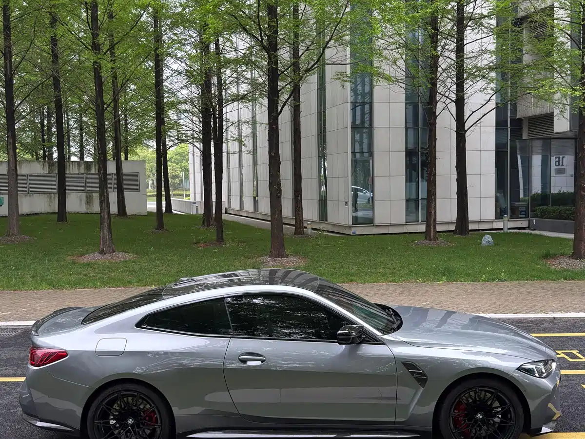 BMW M4 2024 BMW M4 Coupe M xDrive Competition фото 3