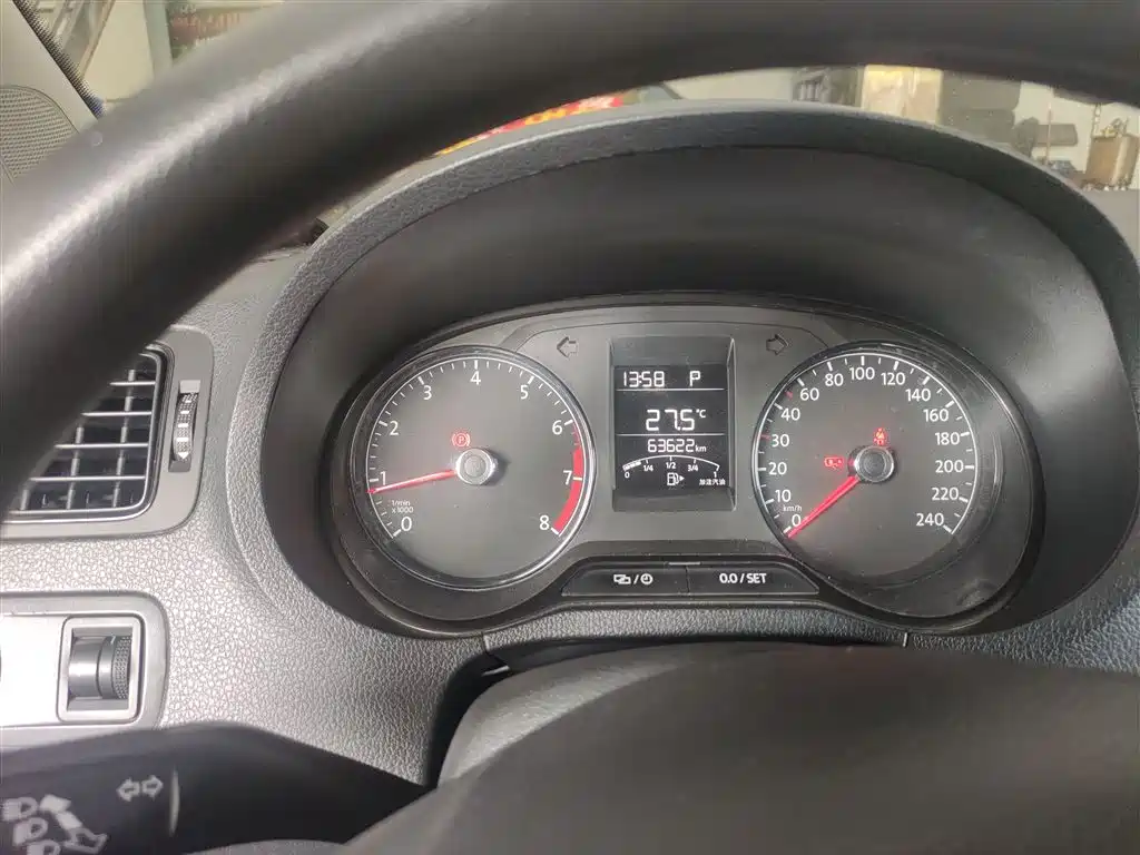 Volkswagen Polo 2016 1.4L Automatic Trend фото 12