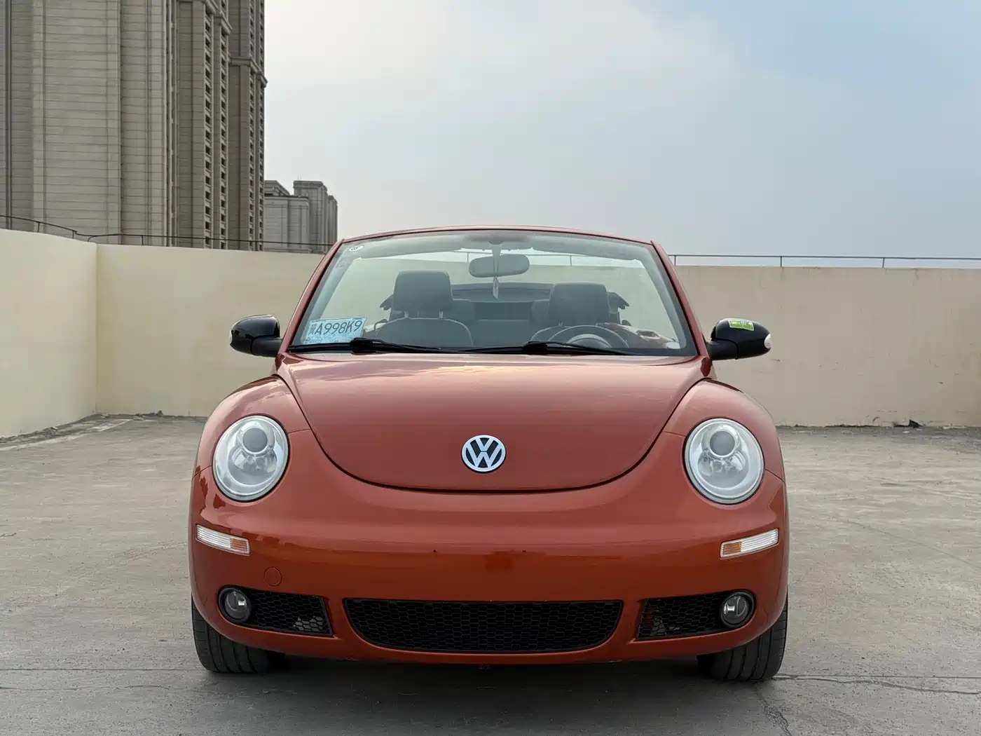 Volkswagen Beetle 2010 Model 2.0 BlackOrange Convertible Luxury Edition фото 2
