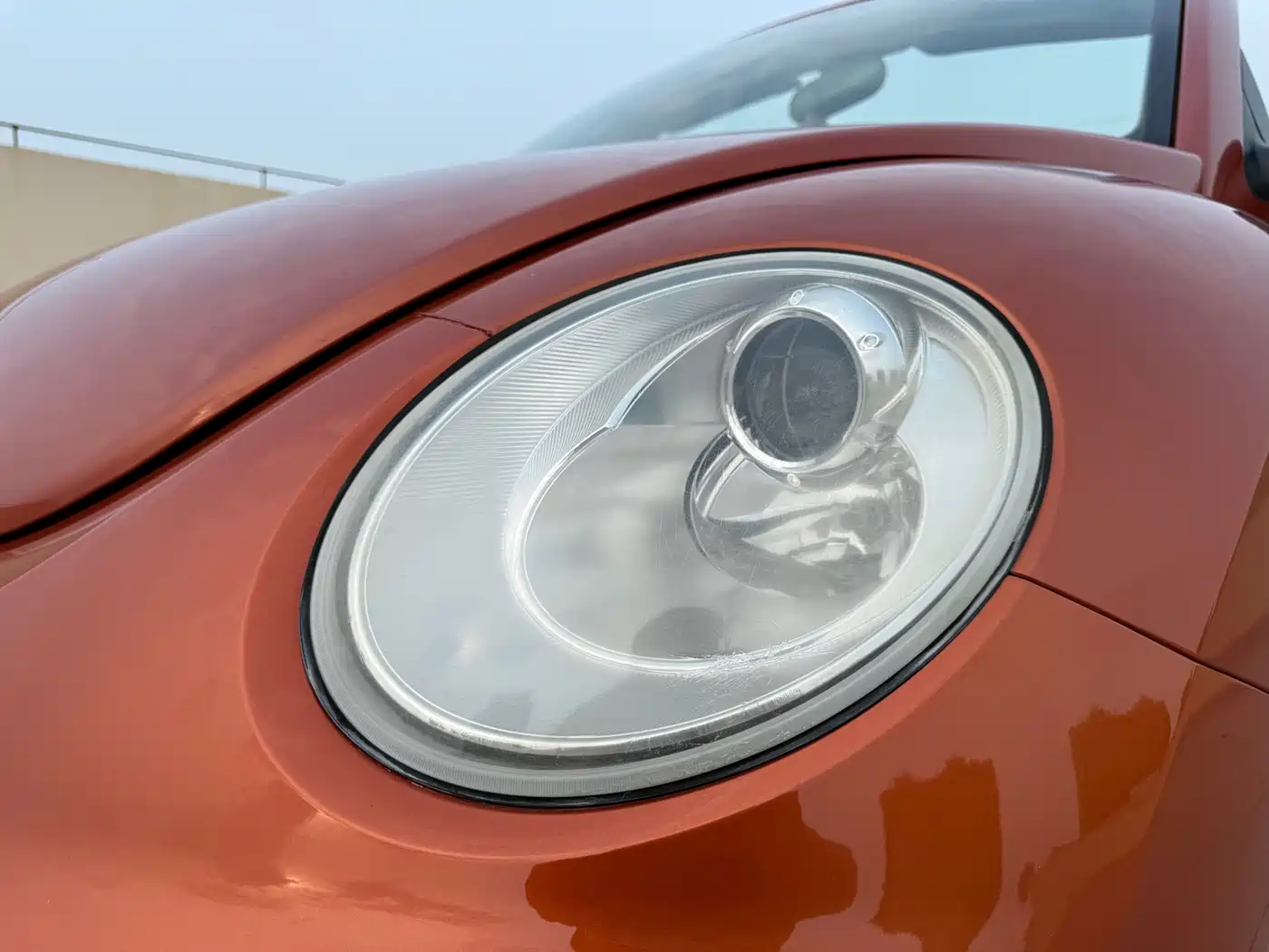 Volkswagen Beetle 2010 Model 2.0 BlackOrange Convertible Luxury Edition фото 15