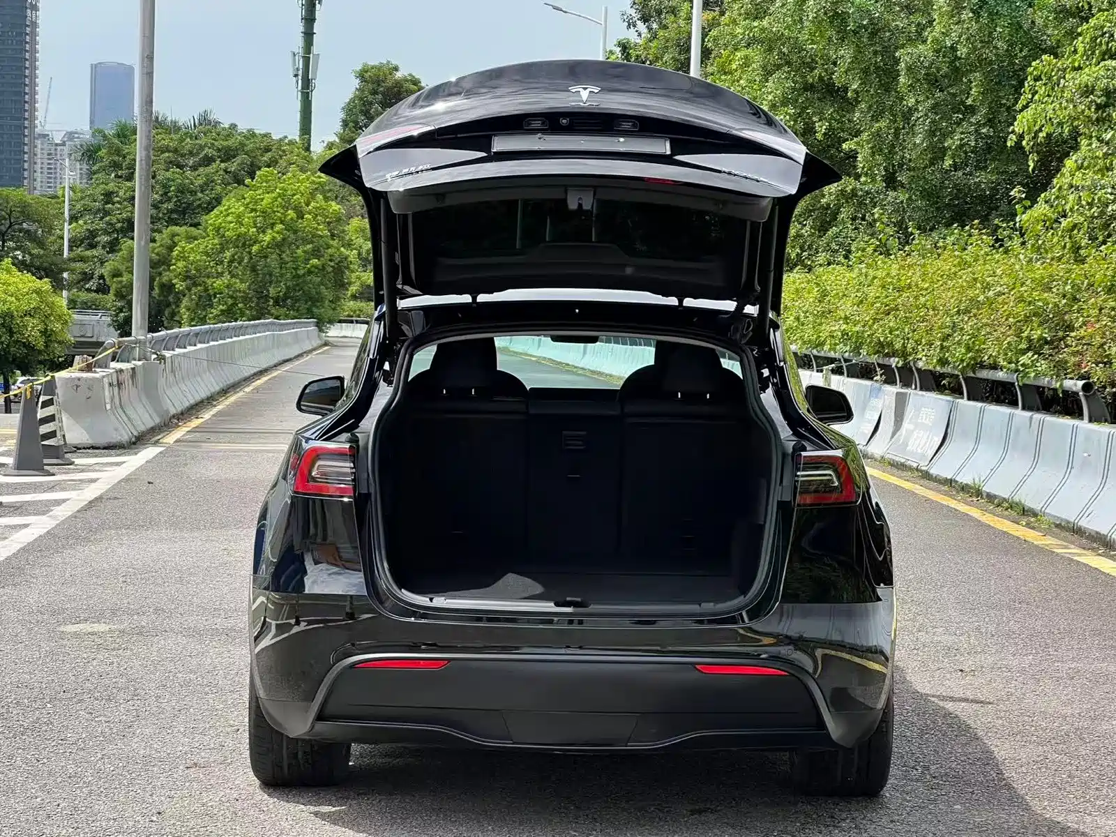 Фото 14 - Tesla Model Y