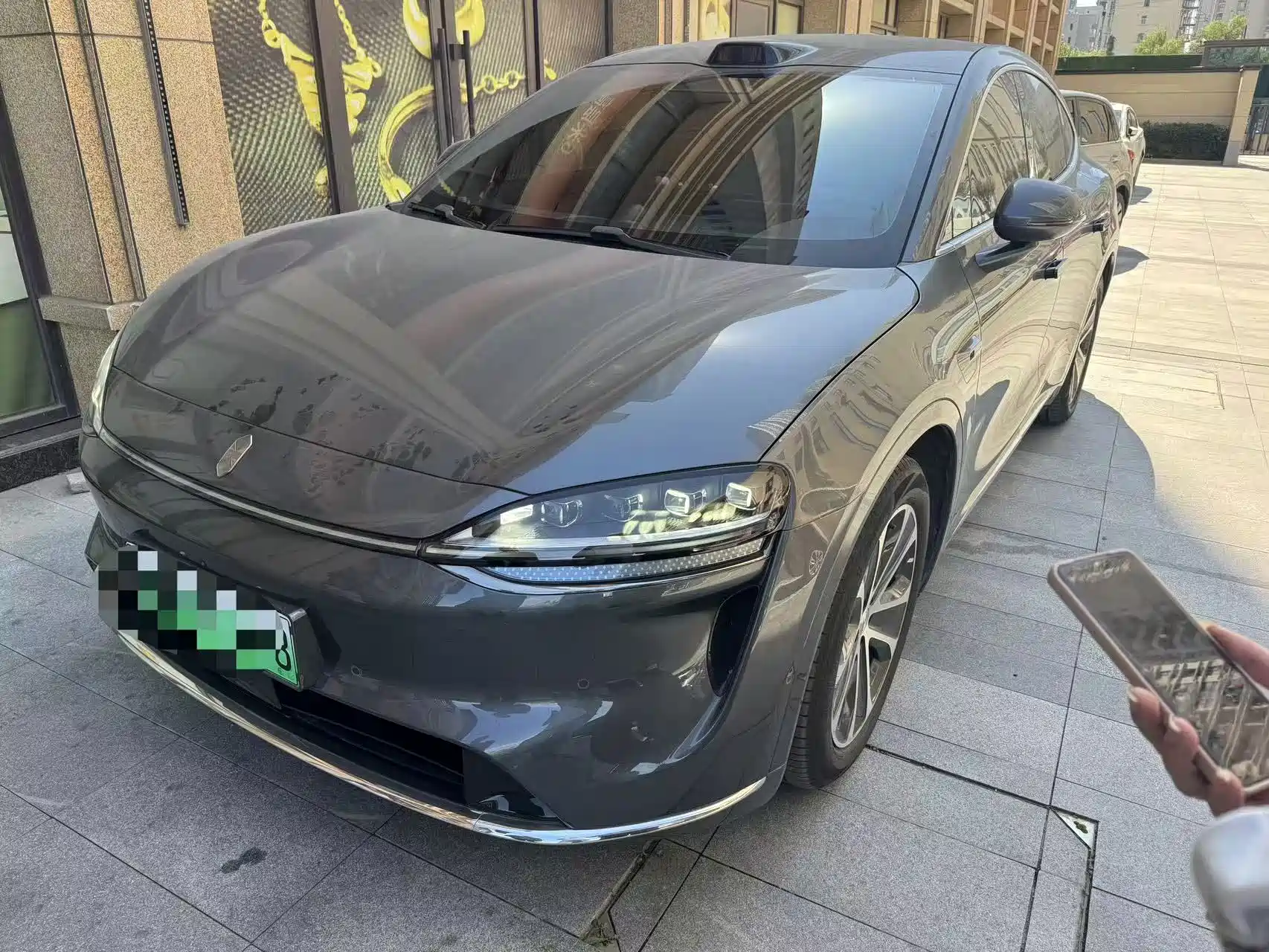 Photo 1 - Zhijie Luxeed R7