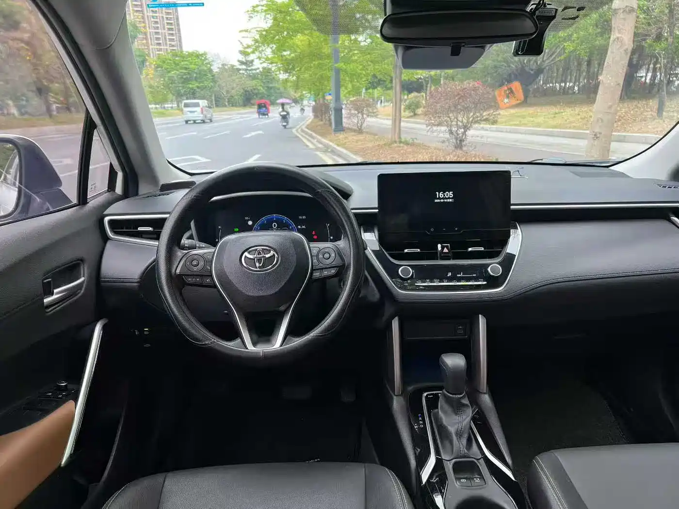 Toyota Frontlander 2023 2.0L CVT Sport Edition фото 4