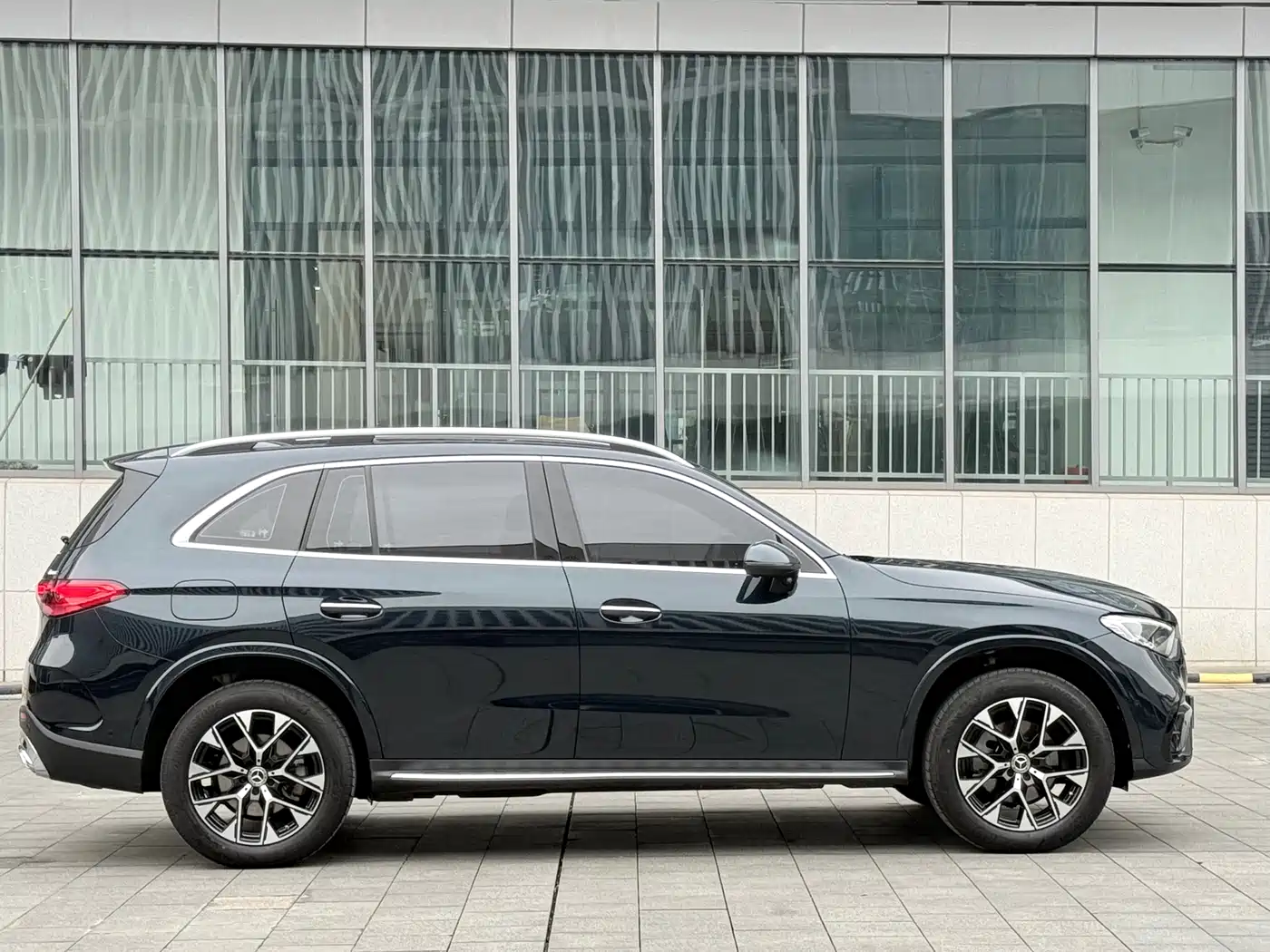Mercedes-Benz GLC 2024 GLC 260 L 4MATIC Luxury 7-seater фото 4