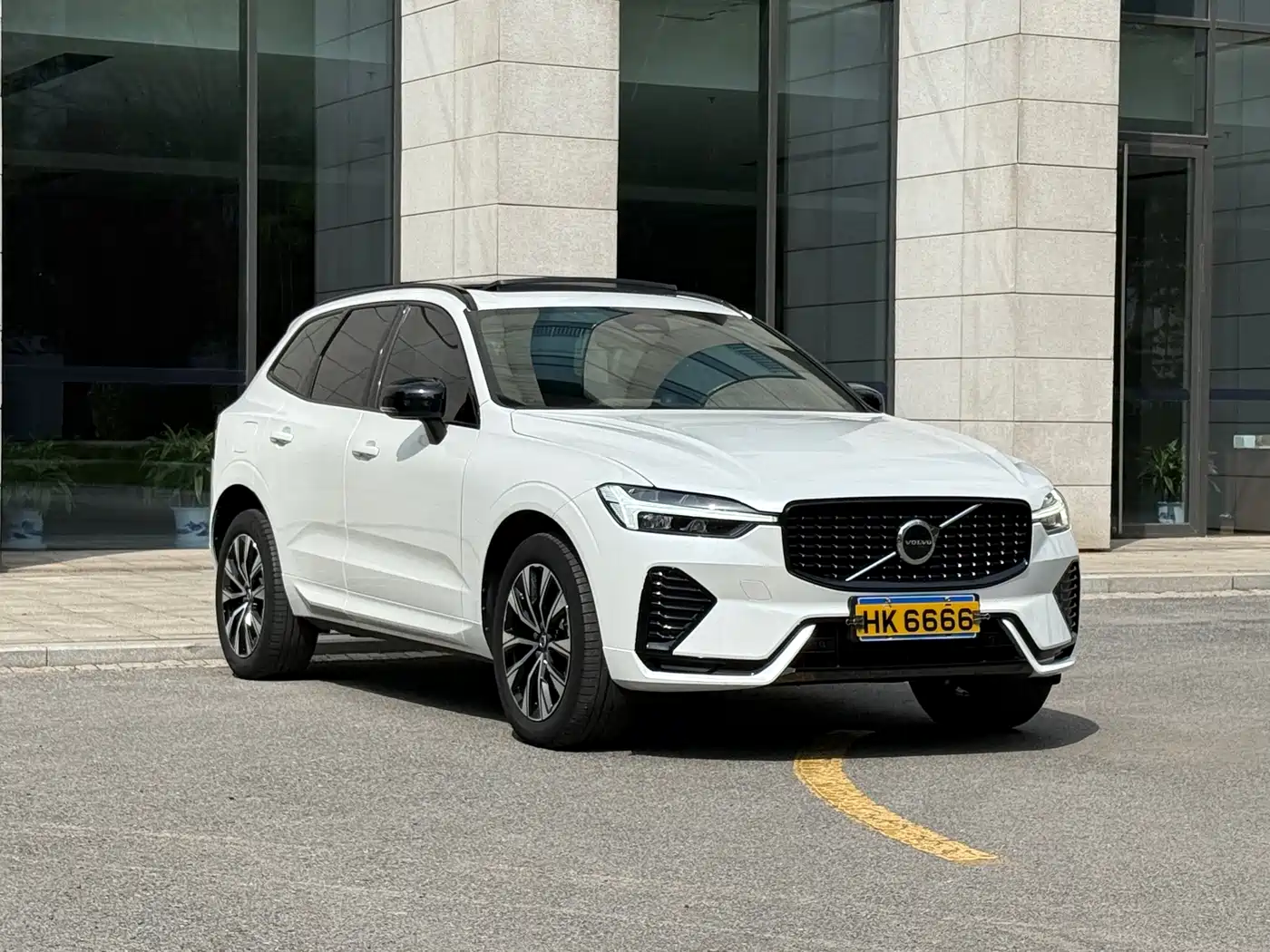 Photo 3 - Volvo XC60