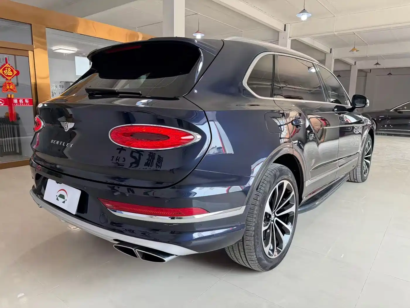 Bentley Bentayga 2024 4.0T V8 Long Wheelbase фото 6
