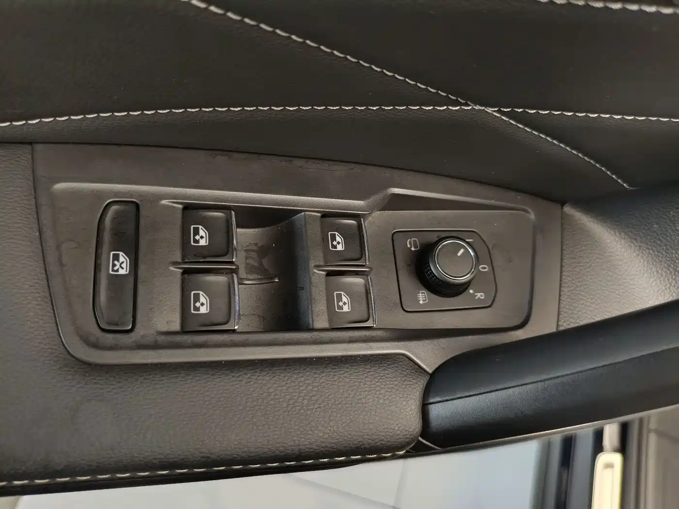 Фото 9 - Volkswagen Tiguan L