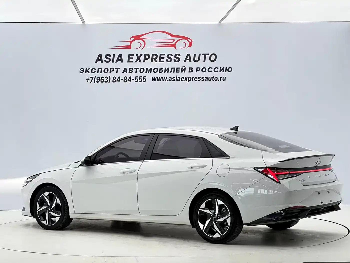Hyundai Elantra 2022 1.5L CVT LUX Premium Edition фото 6