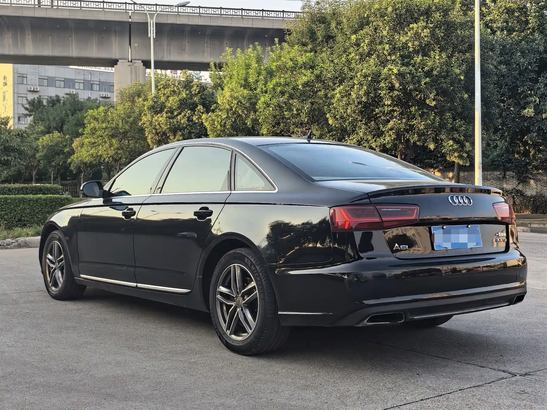 Фото 7 - Audi A6L