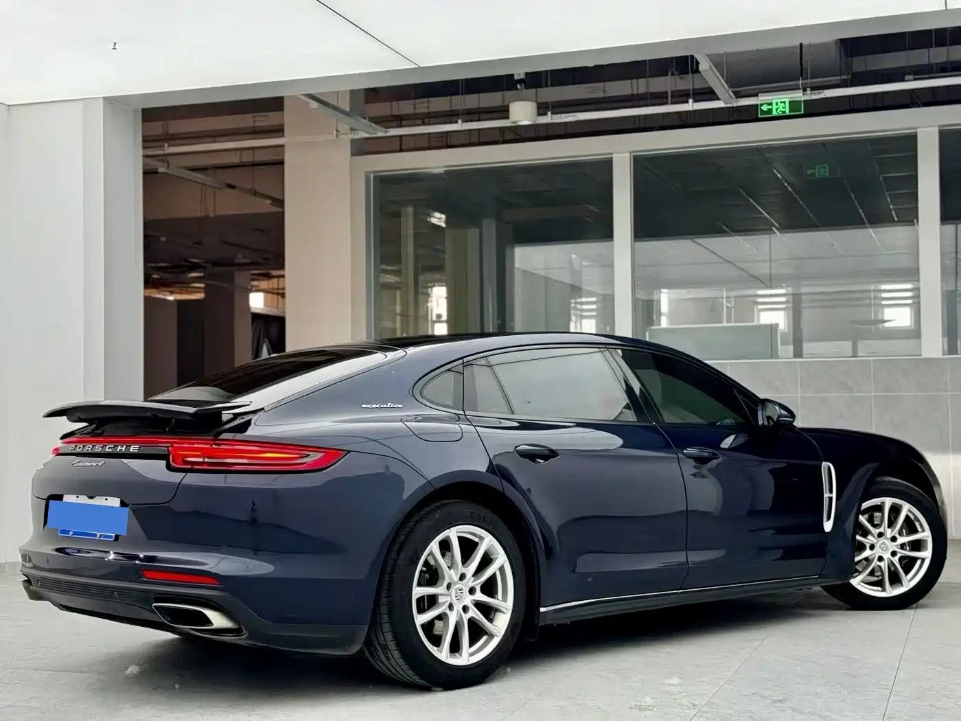 Porsche Panamera 2017 Panamera 4 Executive Long Wheelbase 3.0T фото 2
