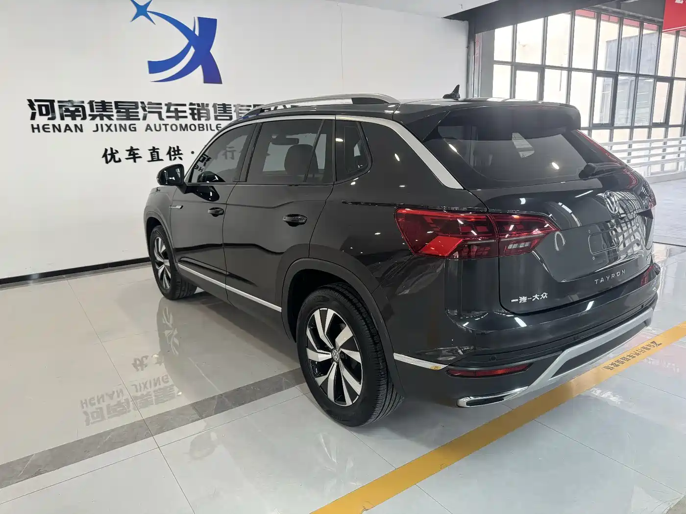 Volkswagen Tayron 2022 280TSI 2WD Luxury Smart Connect Edition фото 4