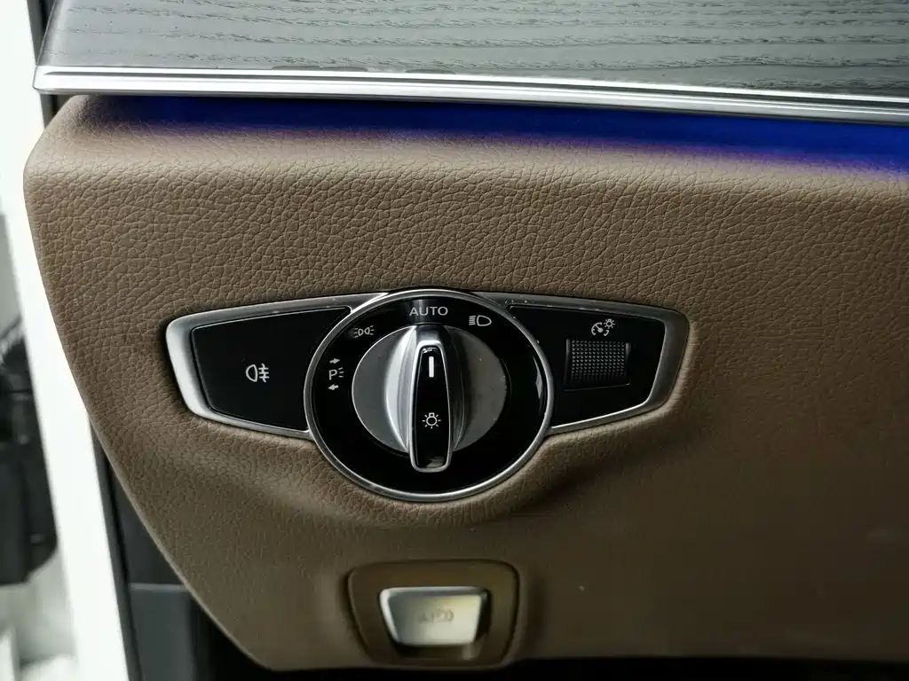Фото 21 - Mercedes-Benz E-Class