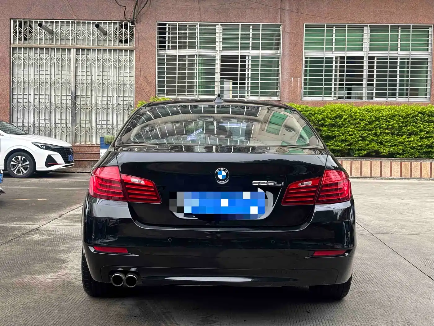 BMW 5 Series 2017 525Li Leading Edition фото 4
