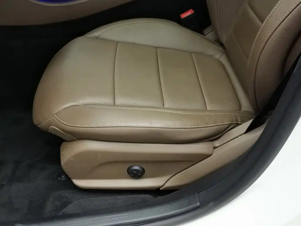 Фото 20 - Mercedes-Benz E-Class