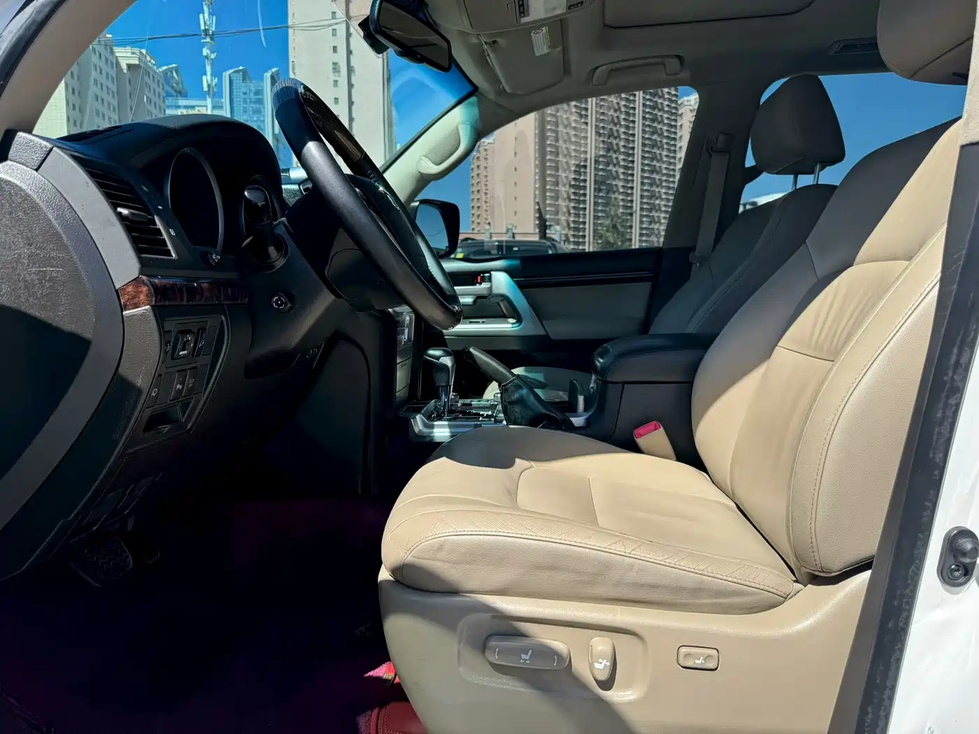 Toyota Land Cruiser 2010 Model 4.7L Automatic VX фото 4