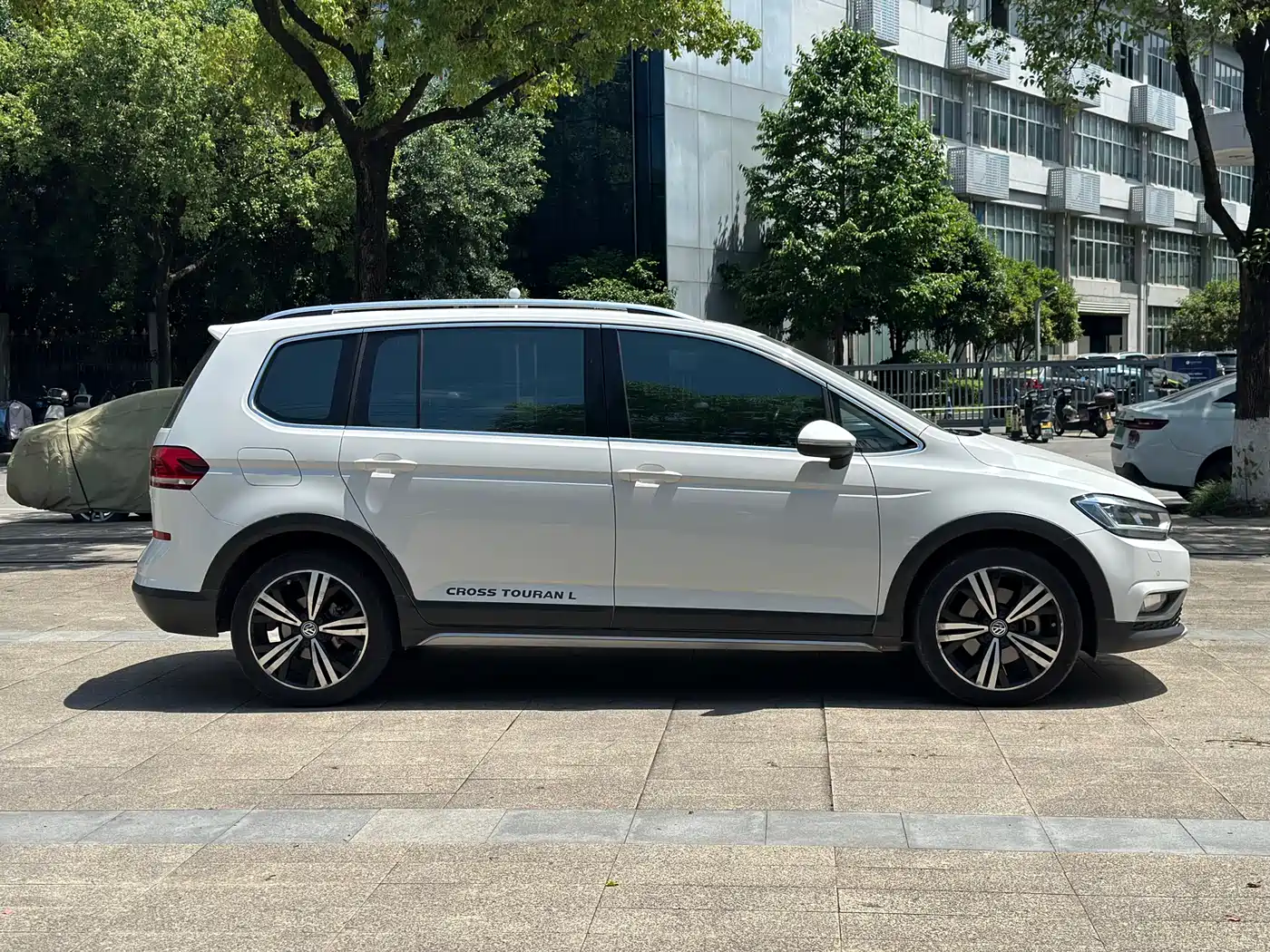 Volkswagen Touran 2018 Touran L 280TSI DSG Cross Edition 6-seater China VI фото 5