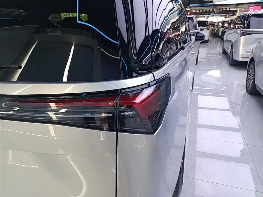 Buick GL8 New Energy 2025 Land Honor Premium Edition 7-Seater фото 8