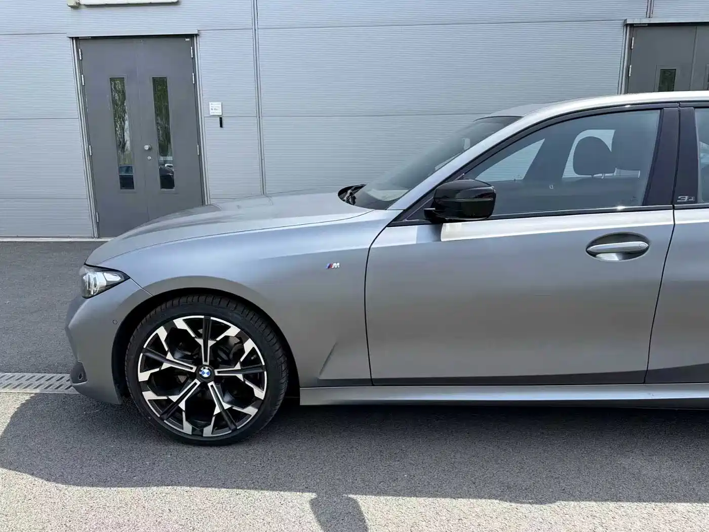 BMW 3 Series 2025 330Li 50th Anniversary Limited Edition фото 10