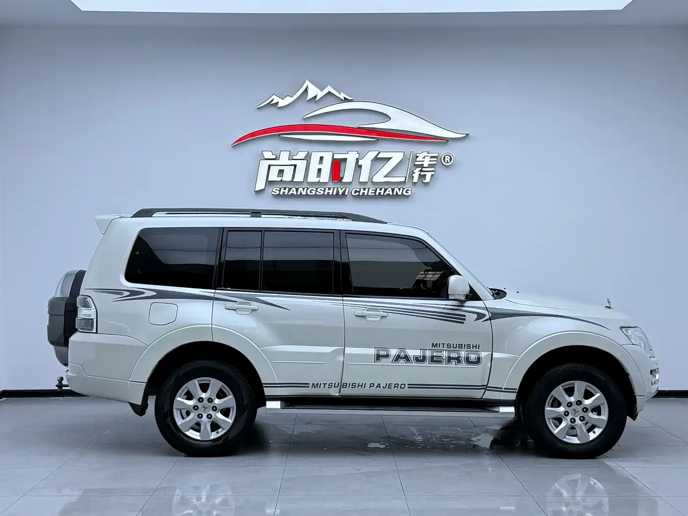 Mitsubishi Pajero (Import) 2018 3.0L Automatic Luxury Edition фото 5