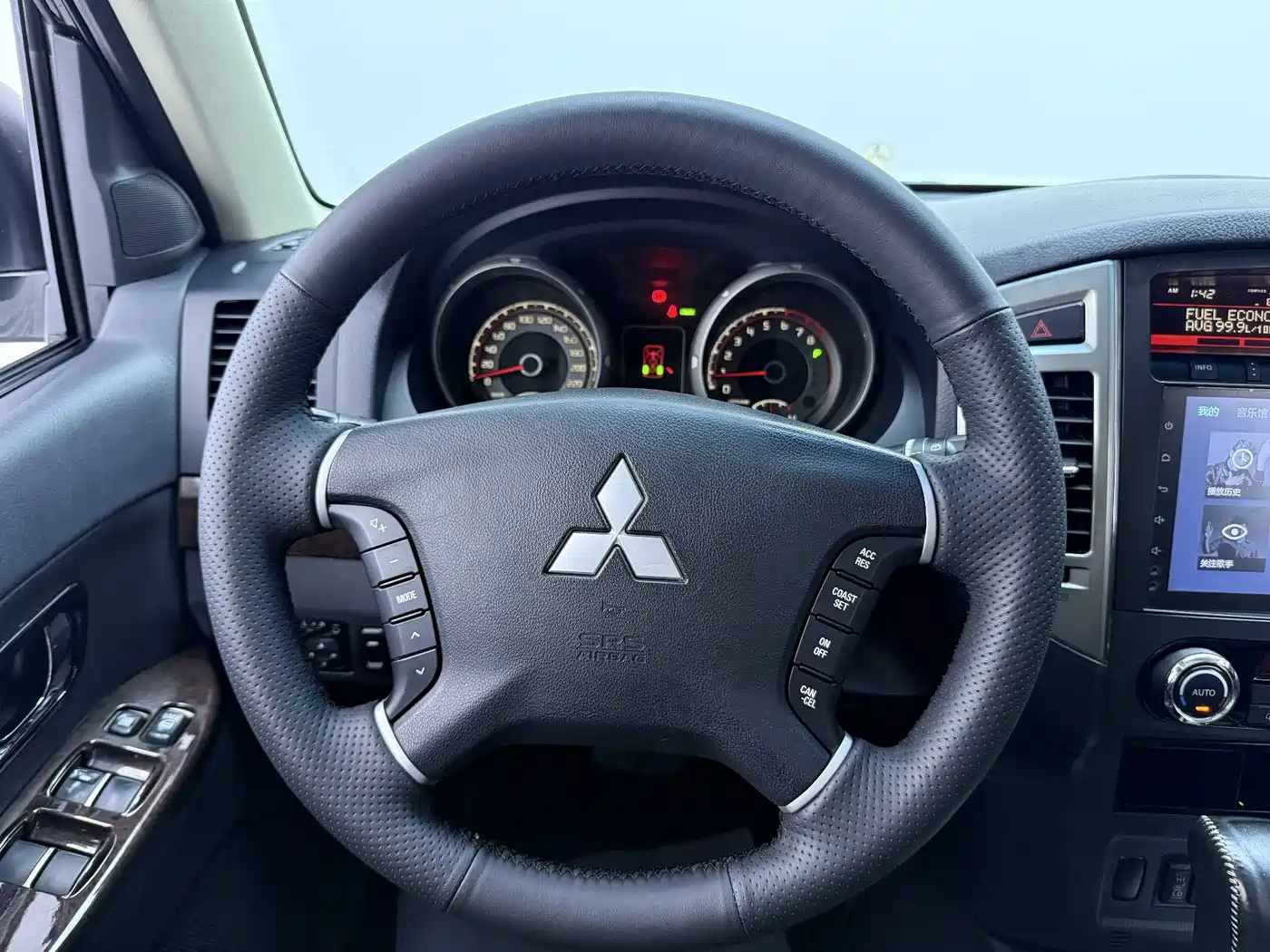 Mitsubishi Pajero (Import) 2018 3.0L Automatic Luxury Edition фото 19