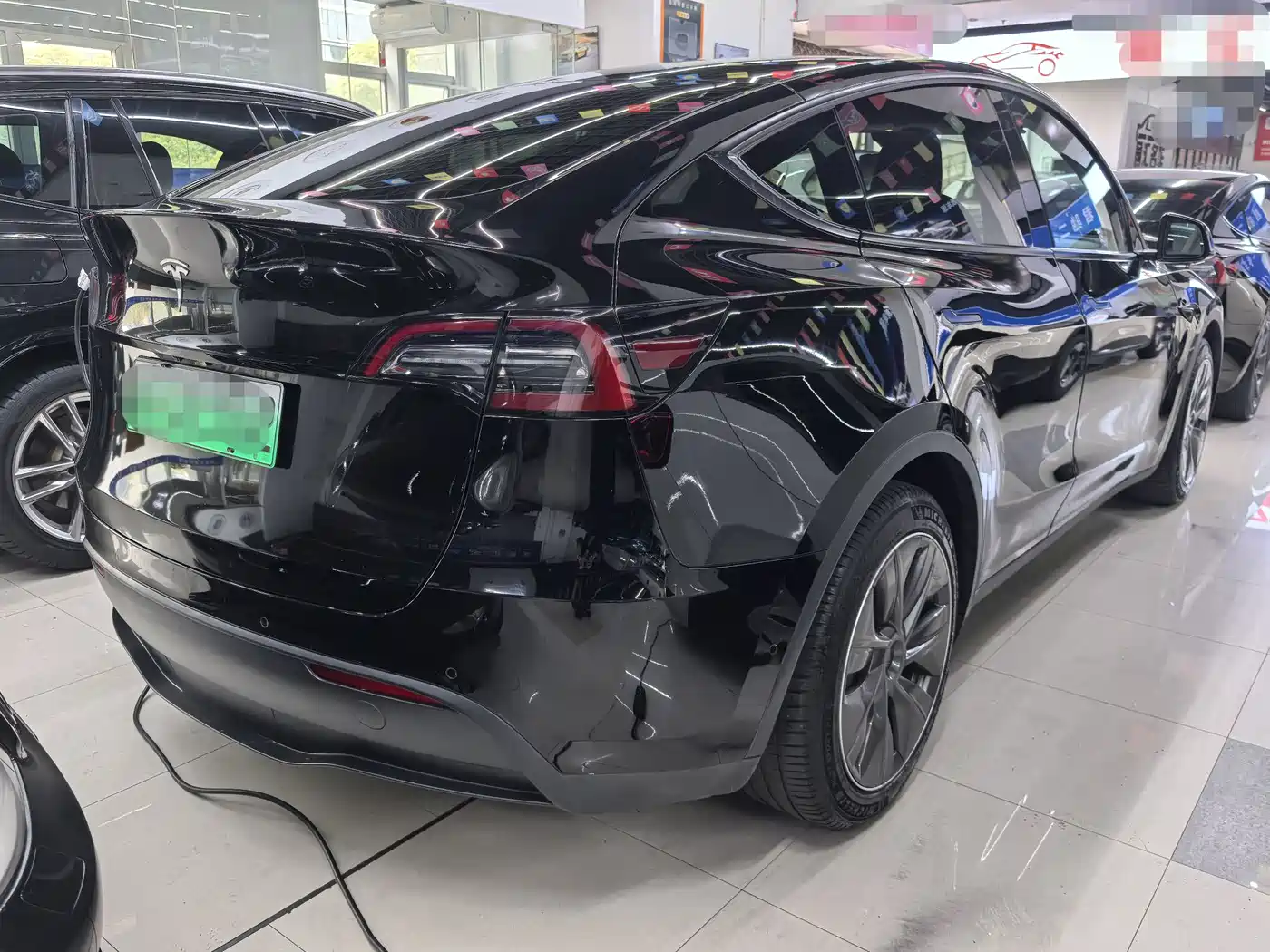 TESLA MODEL Y