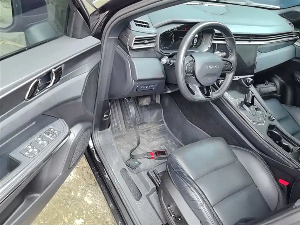Lynk & Co 01 EM-P 2022 1.5TD PHEV Plus фото 12