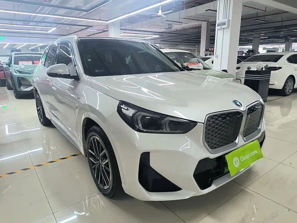 Photo 4 - BMW iX1