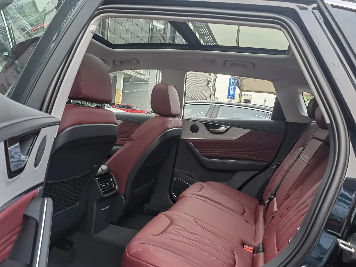 Hongqi HS5 2025 2025 2.0T 2WD Qixiang Pro