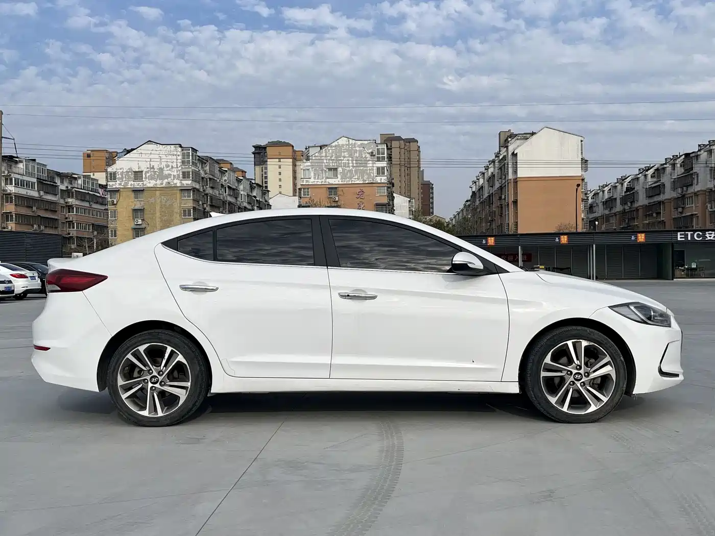 Hyundai Elantra 2016 Model 1.6L Automatic Smart Elite фото 12