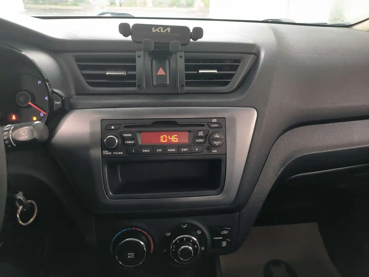 Kia K2 2012 Sedan 1.4L AT GLS Commemorative Edition фото 6