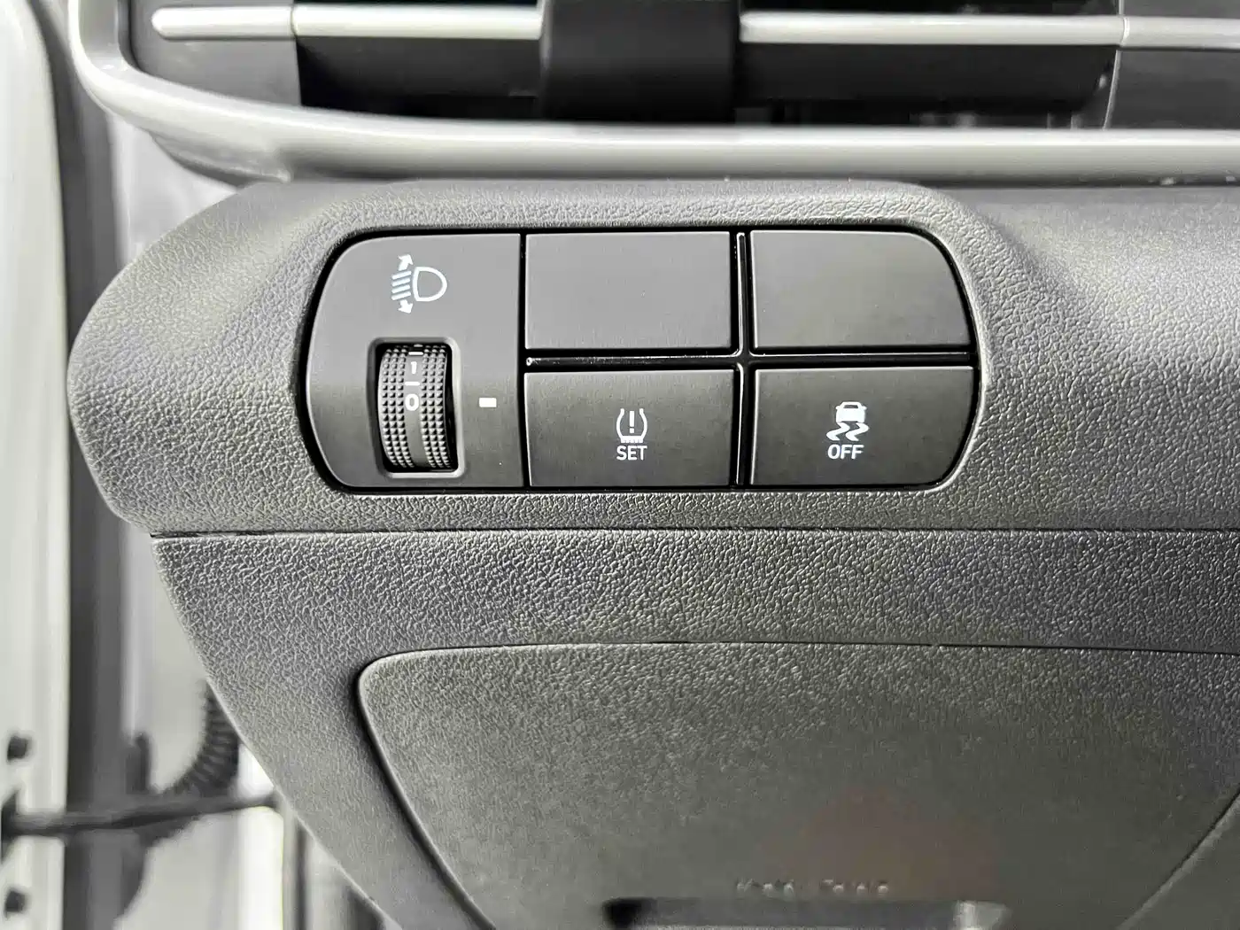 Hyundai Elantra 2023 1.5L CVT GLS Premium фото 8