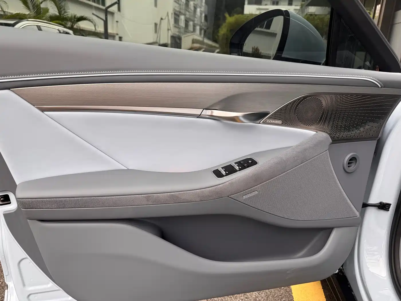 Voyah Passion 2023 2023 4WD Flagship Edition