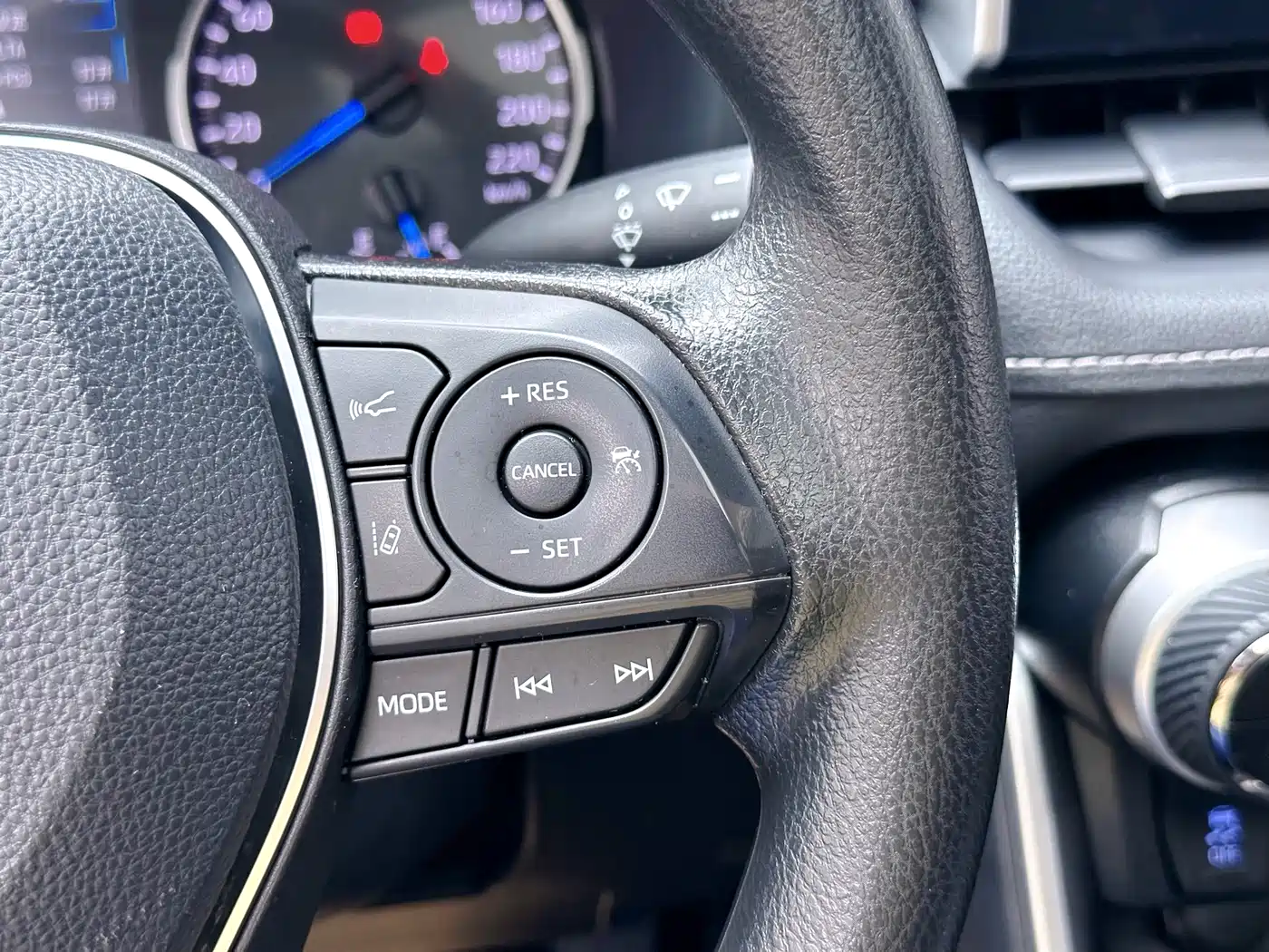 Toyota Wildlander 2020 Dual Engine 2.5L E-CVT FWD Luxury фото 22