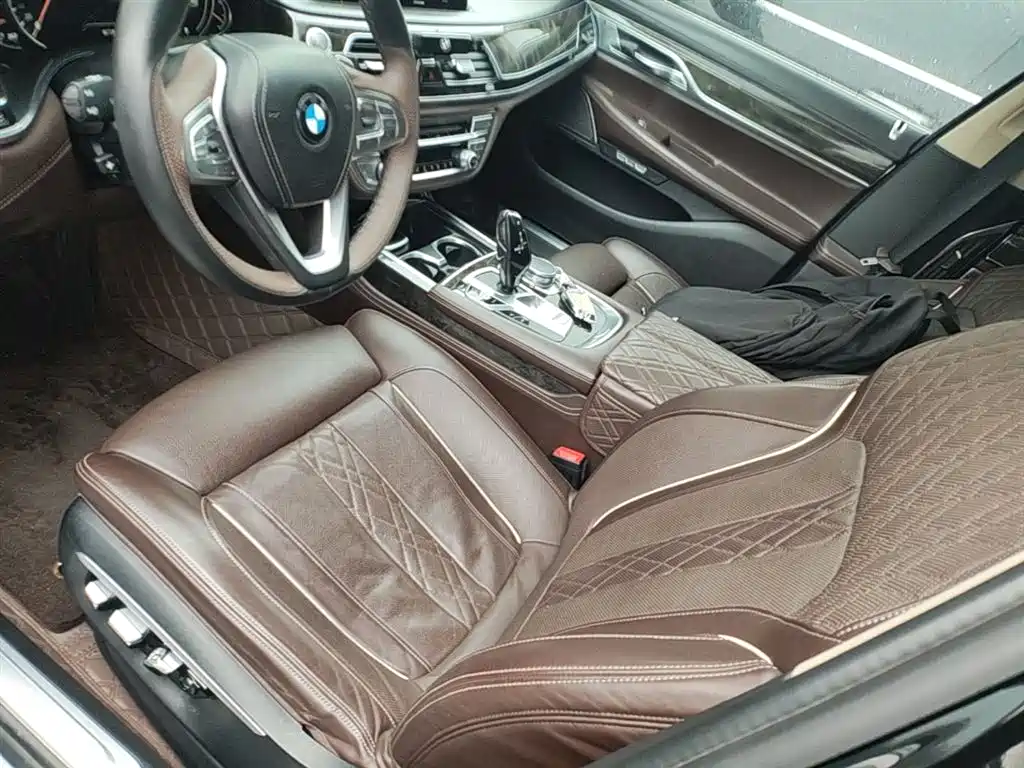 BMW 7 Series 2016 740Li Leading Edition фото 15