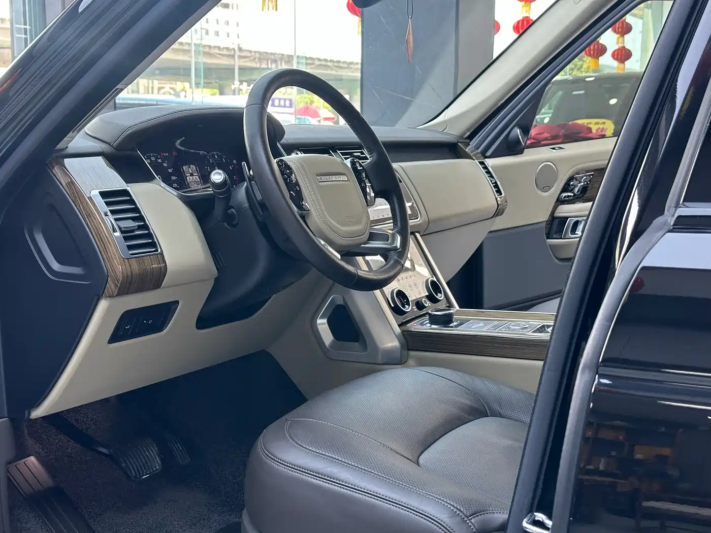 Land Rover Range Rover 2018 3.0 SC V6 Vogue Heritage Extended Edition фото 4