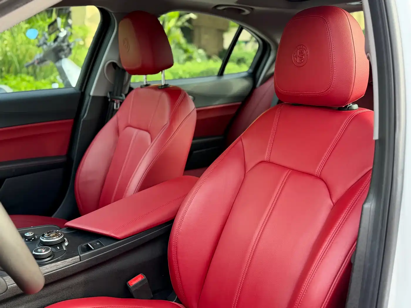 Alfa Romeo Giulia 2019 2.0T 280HP Black Package Limited Edition фото 14