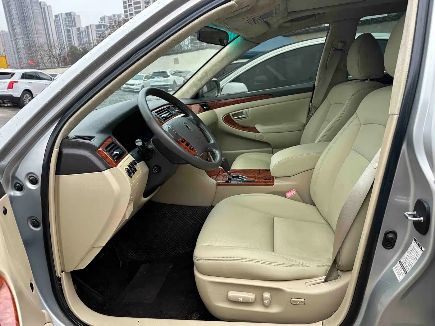 Photo 3 - Toyota Crown