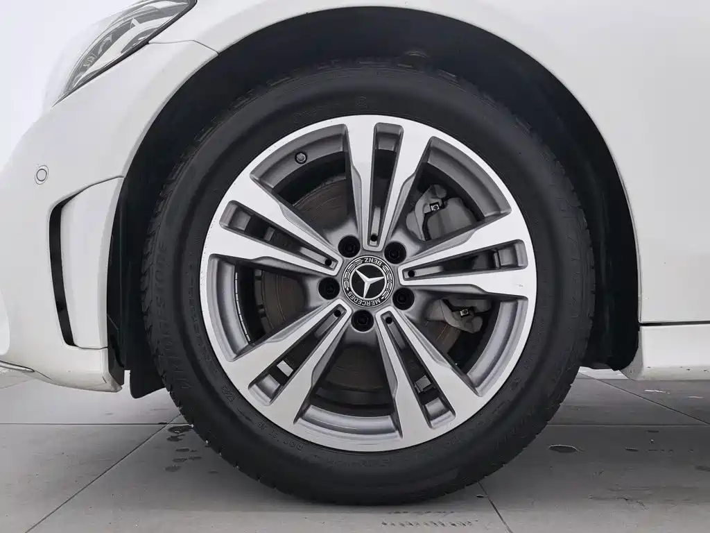 Photo 17 - Mercedes-Benz C-Class