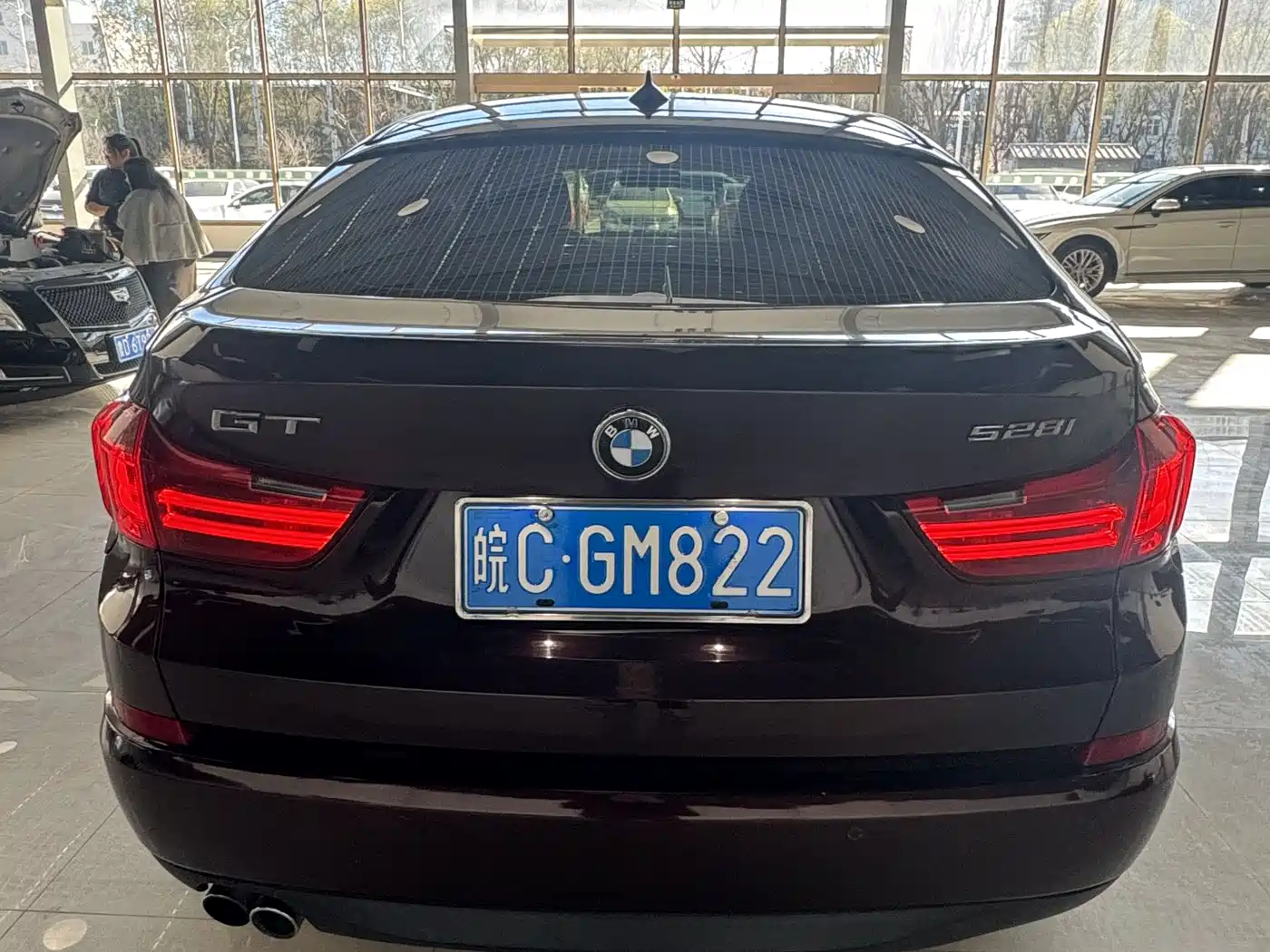 BMW 5 Series GT 2014 528i Leading фото 3