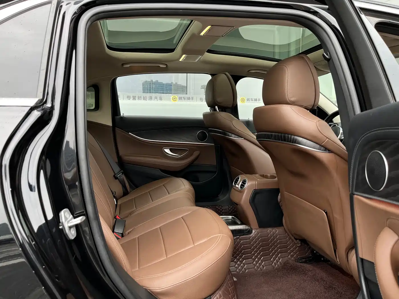 Mercedes-Benz E-Class 2020 Model E 260 L Sport фото 12