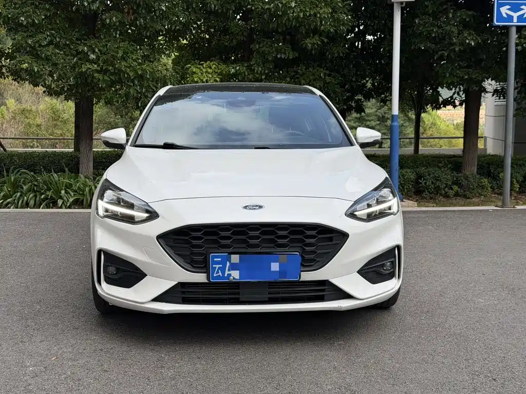 Фото 2 - Ford Focus