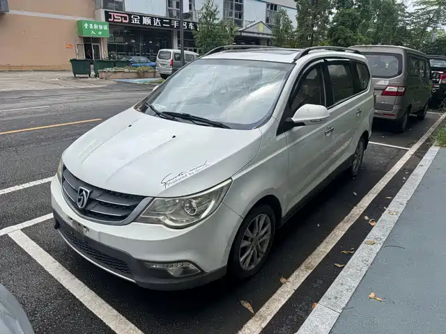 Baojun Baojun 730 2014 1.5L Manual Luxury Navigation ESP Edition 7-Seater