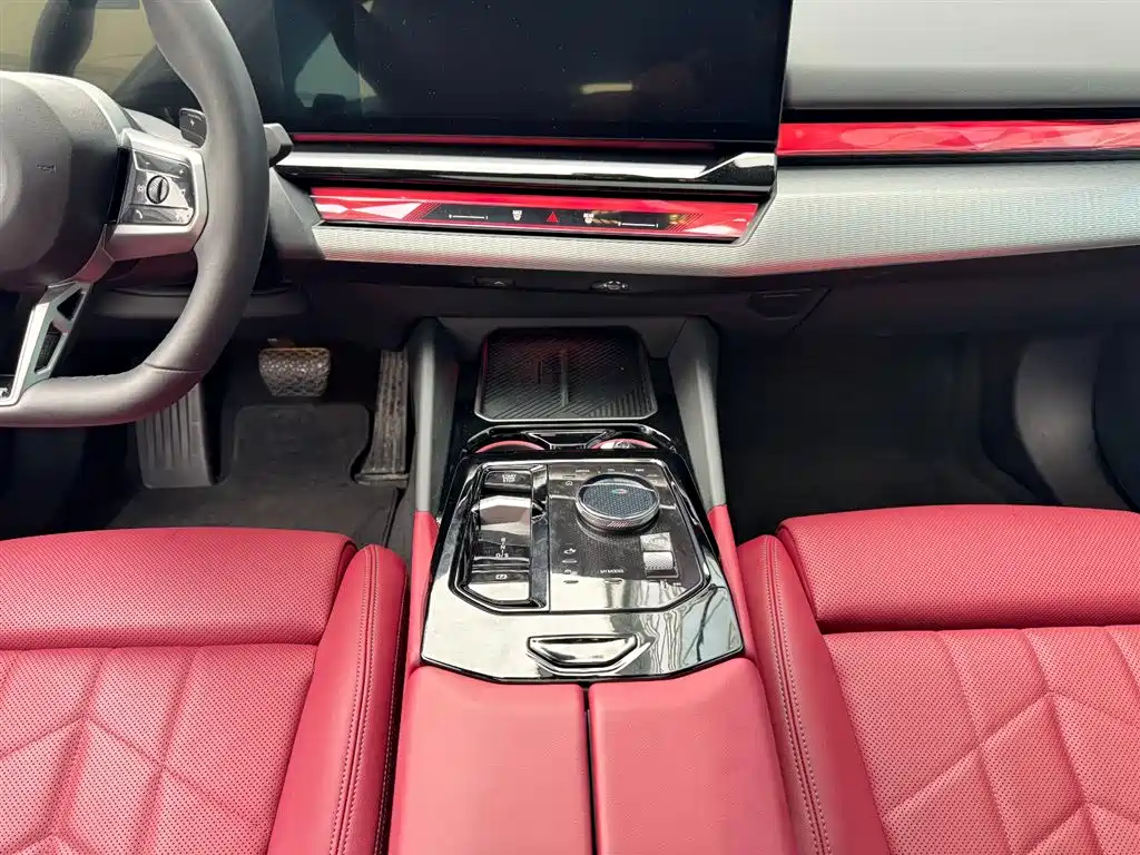 BMW 5 Series (Import) 2024 Model 525i M Sport Package фото 11