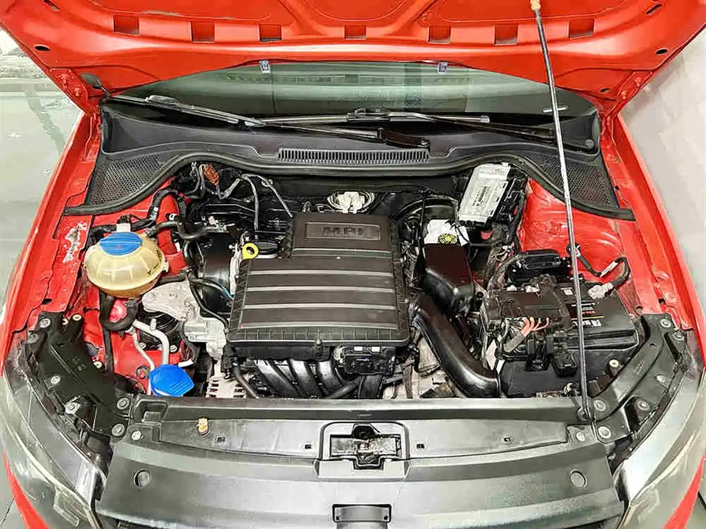 Volkswagen Polo 2014 1.6L Cross Polo Automatic фото 8