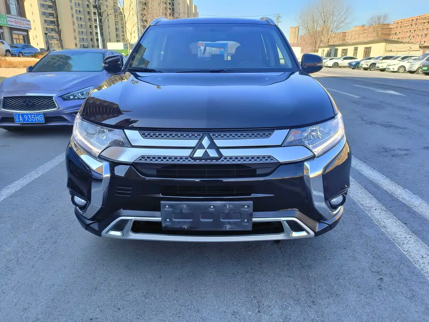 MITSUBISHI OUTLANDER