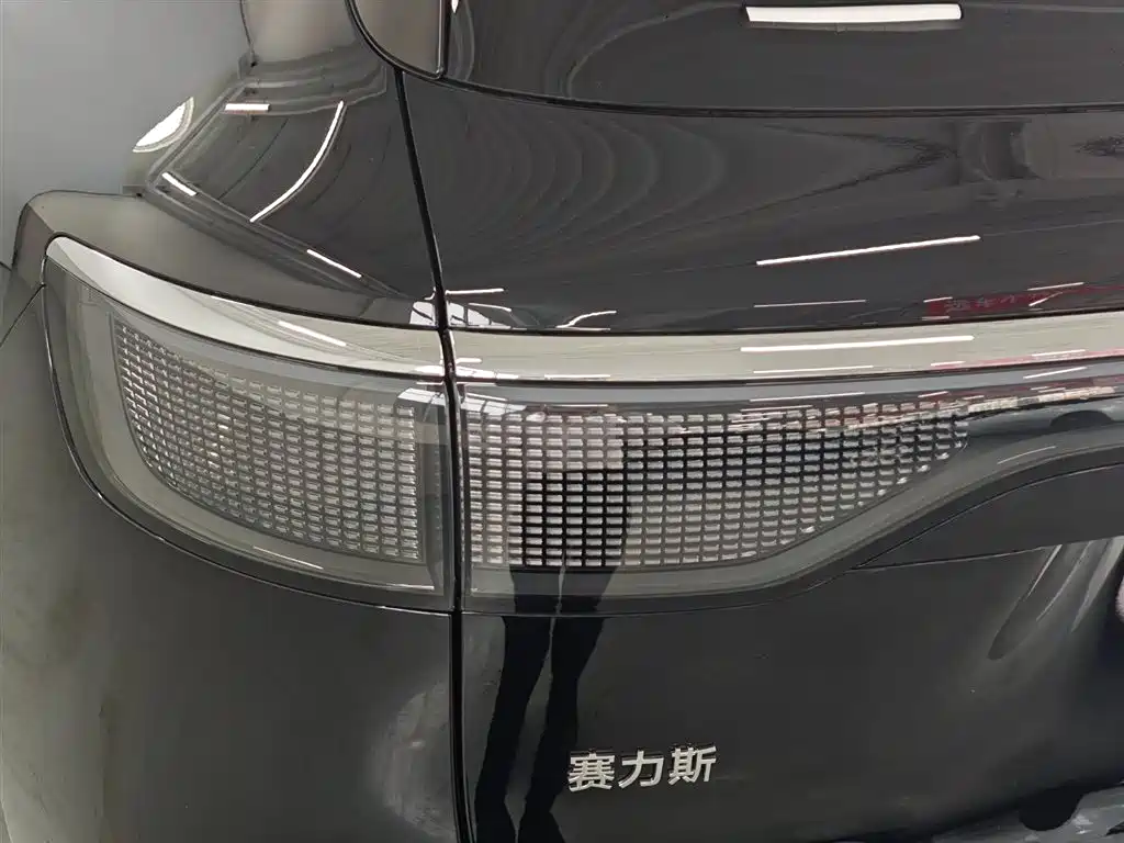 AITO Wenjie AITO M8 2025 Model Extended Range Max Edition 37kWh 6-Seater фото 8