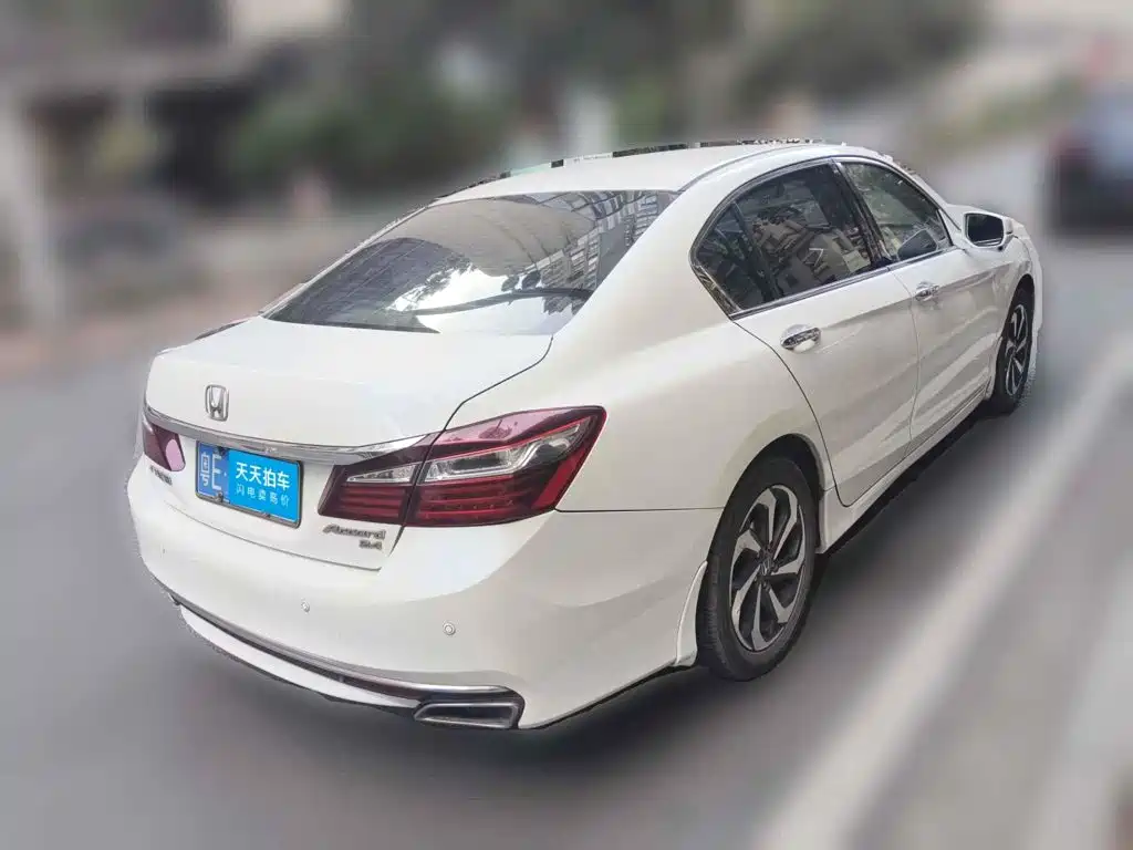 Фото 2 - Honda Accord