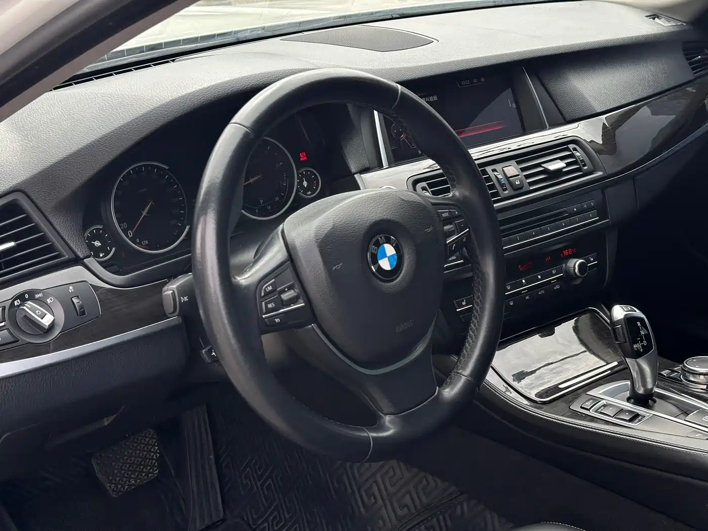BMW 5 Series 2014 525Li Luxury Design Package фото 9