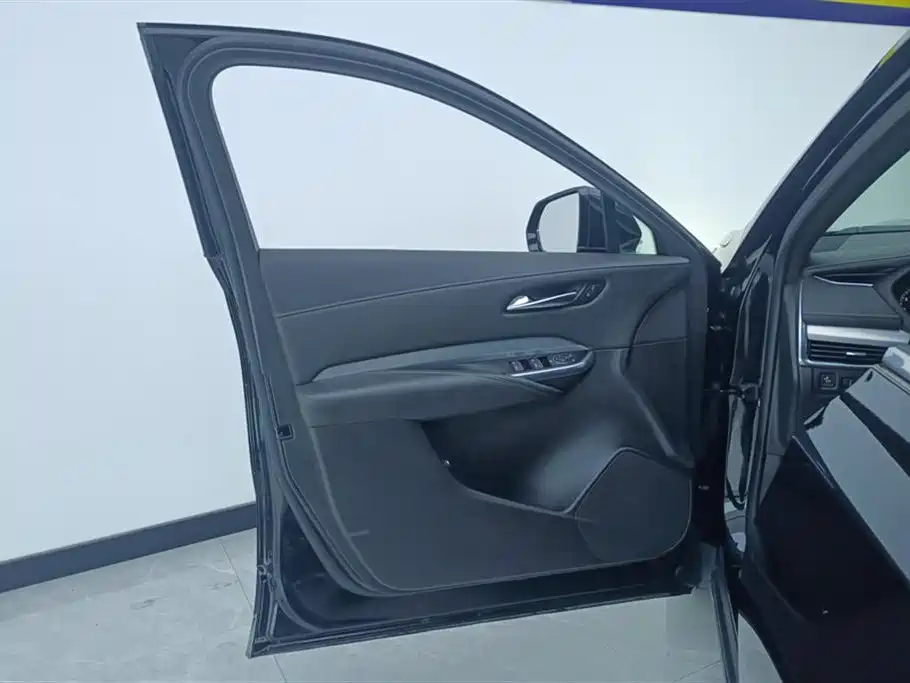 Cadillac XT4 2020 Facelift 28T 2WD Leading фото 7